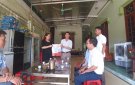 Đại diện lãnh đạo huyện Thọ Xuân tặng quà Người có công trên địa bàn xã Tây Hồ nhân dịp 27.7